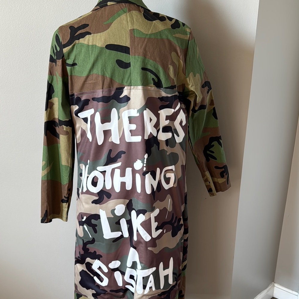 NWOT Camouflage Long Coat with Graphic Details - Picture 2 of 8